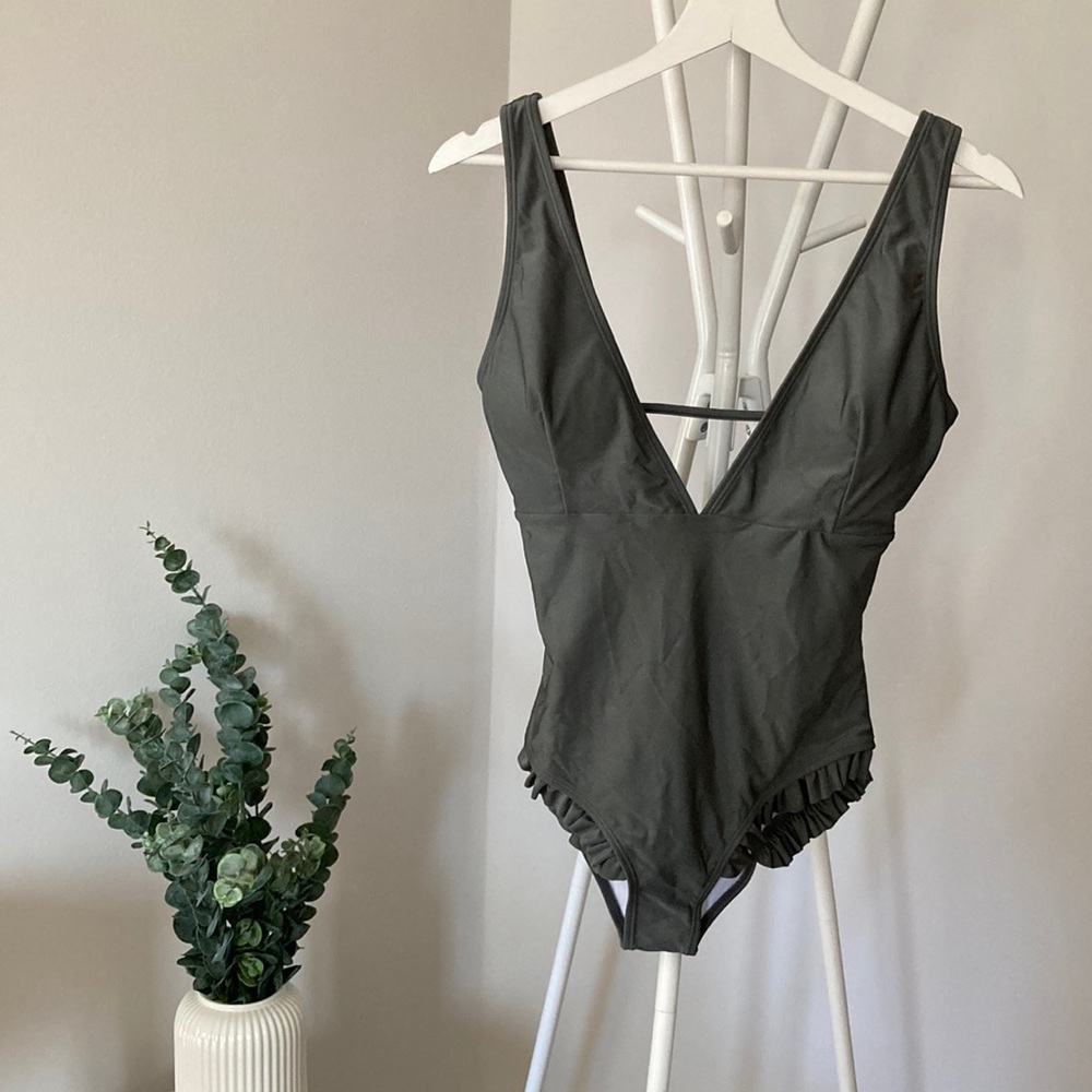 BRAND NEW BATHING SUIT NEVER WORN